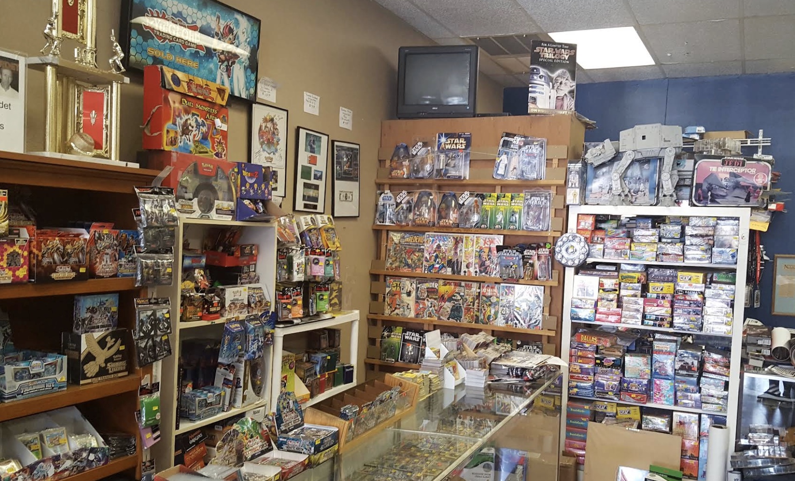 Bases Loaded - Baseball Cards & Collectibles